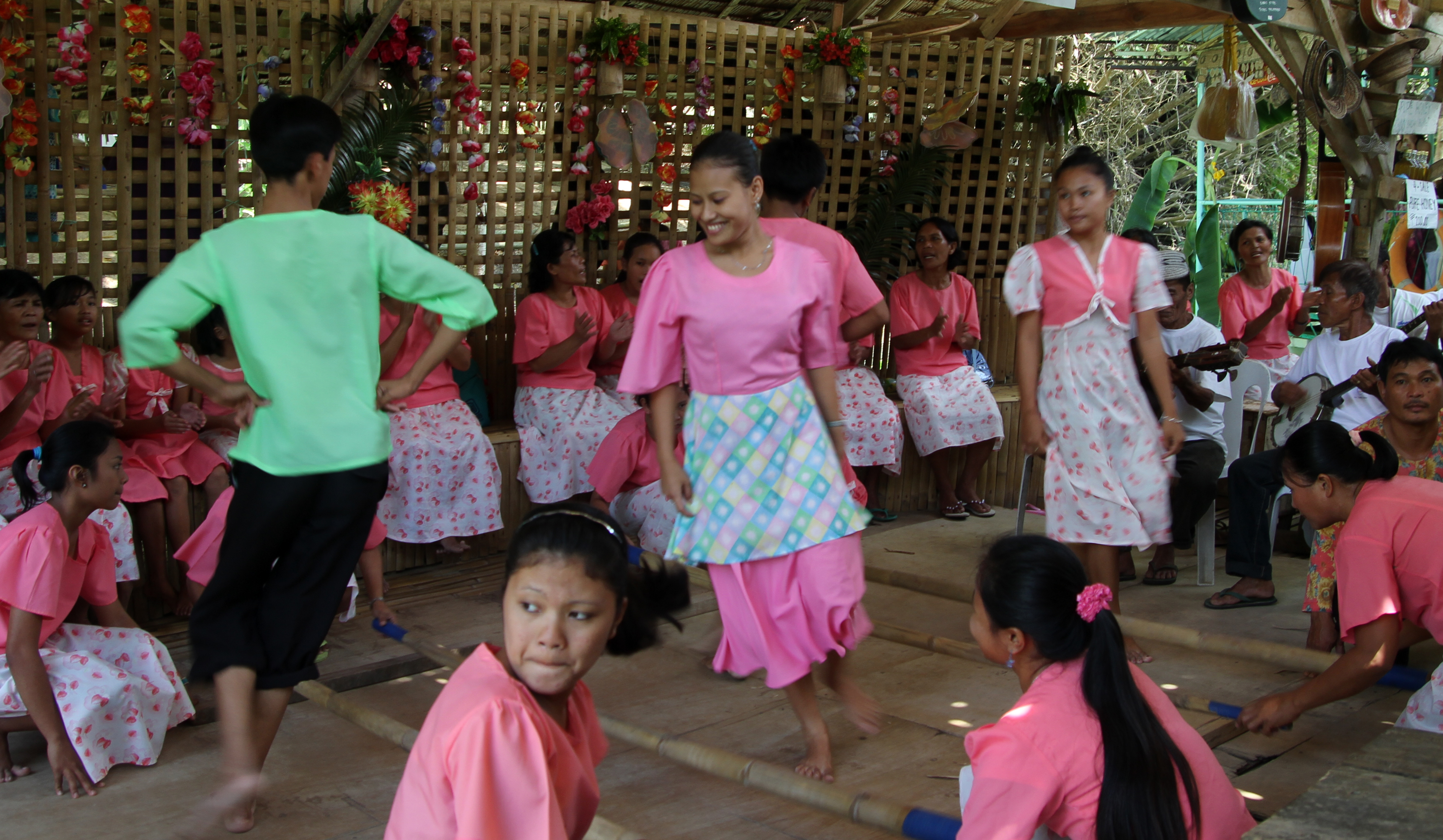 filipino folk dancing in bohol